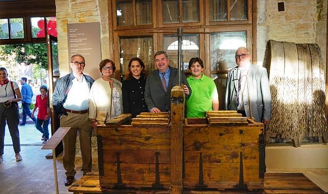 Çeşme&#039;de 100. Yıla yakışır Cumhuriyet Korteji