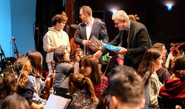 Çocuk senfoni orkestrası&#039;ndan Cumhuriyetin 100. Yılı özel konser