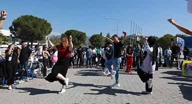 DEÜ'de Takımını sen kur spor şenliği başladı