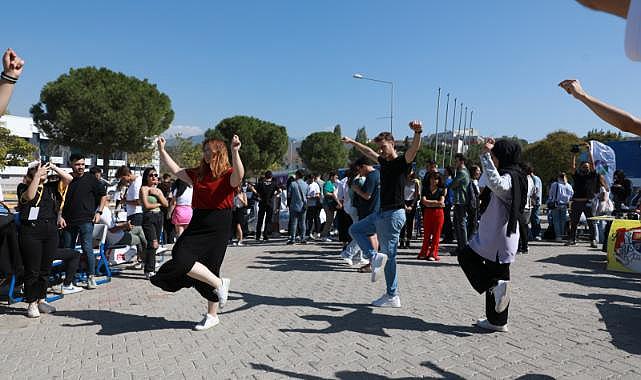 DEÜ&#039;de Takımını sen kur spor şenliği başladı