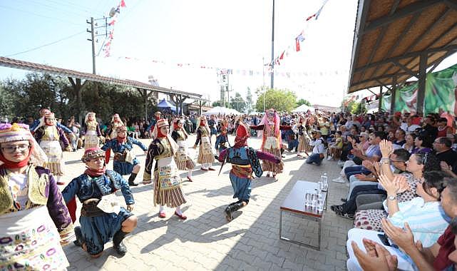 Efes Selçuk nar tanesi ile şenlendi: Üreticiye destek, ürünlere tanıtım...