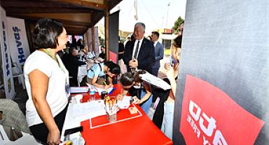 İş dünyası ile iş arayan gençler Kariyer Fuarı’nda buluştu