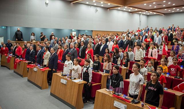 İzmir Büyükşehir Belediyesi Meclisi, 100’üncü yıl onuruna toplandı