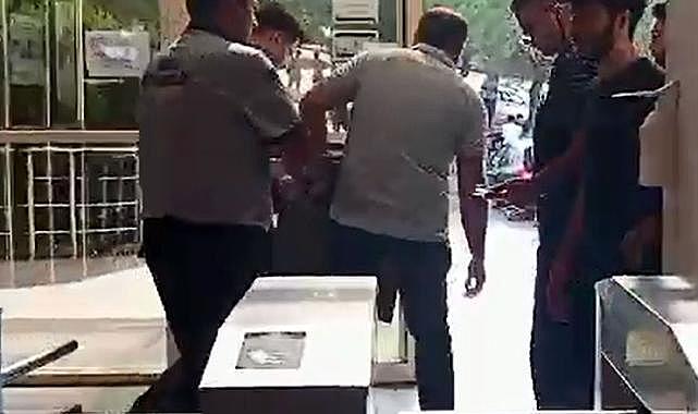 İzmir&#039;de skandal: Yemek zamlarını protesto eden öğrencileri gözaltına aldılar