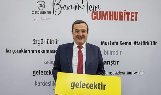 İzmirliler 100’üncü yılda duygularını Cumhuriyet Duvarına yazdı