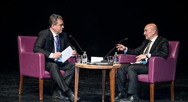 Kapı kapı dolaşarak çocuklara beslenme çantası dağıtıyoruz