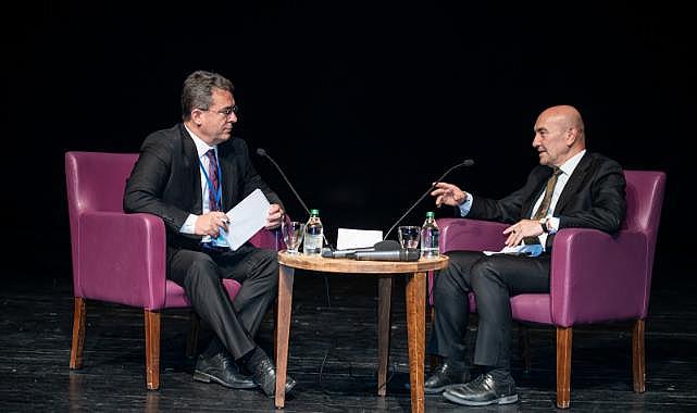 Kapı kapı dolaşarak çocuklara beslenme çantası dağıtıyoruz