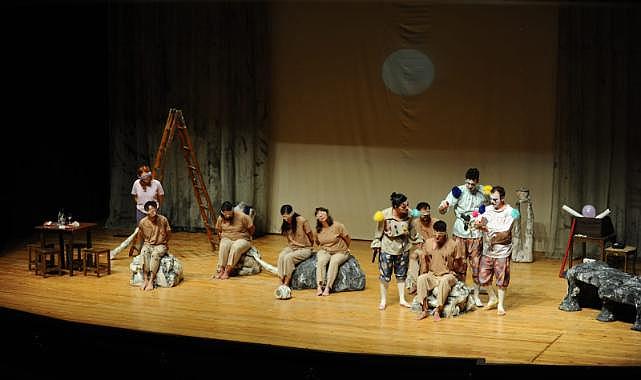 Karşıyaka Belediye Tiyatrosu “Vahşi Komedi” ile perde açtı