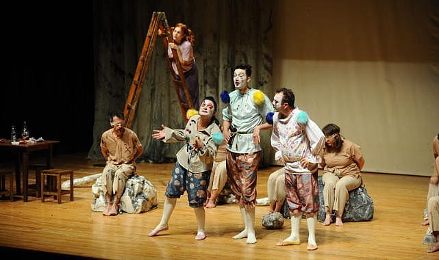 Karşıyaka Belediye Tiyatrosu “Vahşi Komedi” ile perde açtı