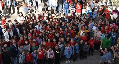 Menemen'de her Öğrenciye 1000 tl Destek