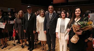 Narlıdere Belediyesi Çocuk Senfoni Orkestrası ve Şefika Kutluer, Cumhuriyetimizin 100.Yılı için Sahne aldı