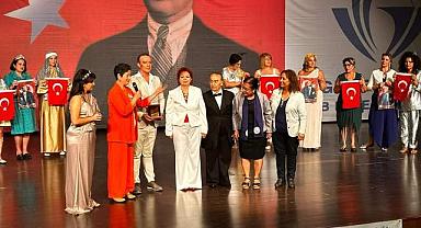 Narlıdere Belediyesi'nin Güçlü Kadınları, 'Çantadaki Sır' ile CUMHURİYETİ Anlattı