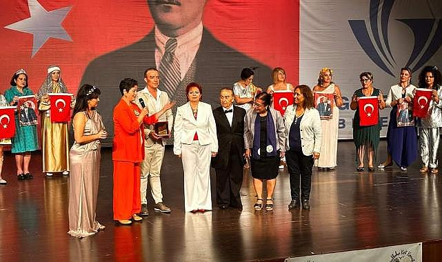 Narlıdere Belediyesi&#039;nin Güçlü Kadınları, &#039;Çantadaki Sır&#039; ile CUMHURİYETİ Anlattı