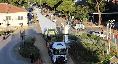 Ödemiş’te dev rüzgâr kanatları şehir merkezinden geçti; Başkan Eriş “çevre yolu” için çağrıda bulundu