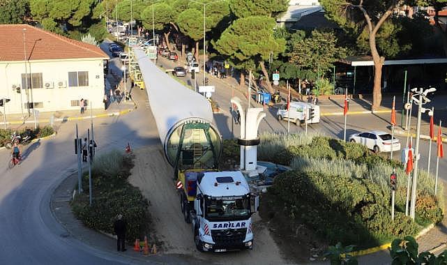 Ödemiş’te dev rüzgâr kanatları şehir merkezinden geçti; Başkan Eriş “çevre yolu” için çağrıda bulundu