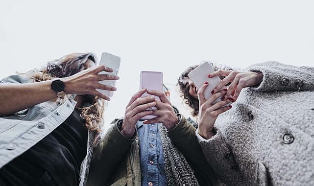 Öğrenciye cep telefonu ve bilgisayar desteği Resmi Gazete&#039;de: Kimler yararlanacak, şartları neler?