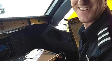 Pilot, yolcu olarak bindiği uçağı düşürmeye çalıştı