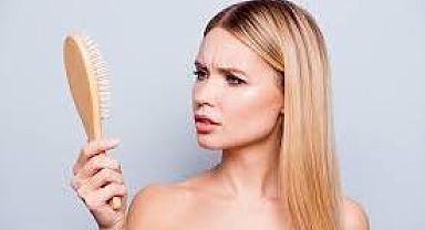 Saçlarınız kuru ve bakımsız görünüyorsa şampuanınıza bir kaşık koyun mucizeyi seyredin