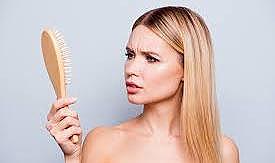 Saçlarınız kuru ve bakımsız görünüyorsa şampuanınıza bir kaşık koyun mucizeyi seyredin