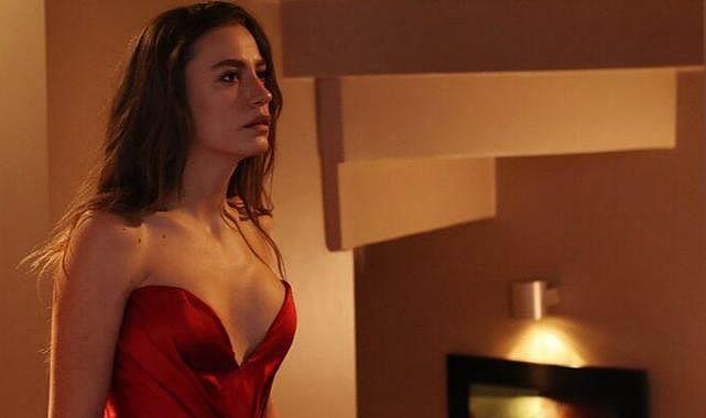 Show TV&#039;nin Aile dizisi karışıyor! Serenay Sarıkaya&#039;nın yerine yeni isim... Artık o olacak