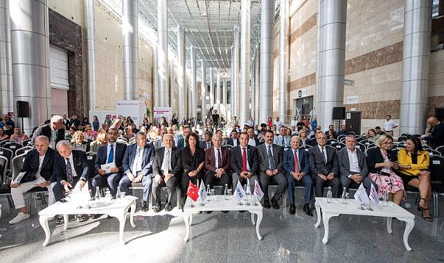Soyer: “Tekstil ve moda sektörünün kalbi daima İzmir’de atmaya devam edecek”