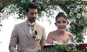 Ünlü şarkıcı Melek Mosso dünyaevine girdi