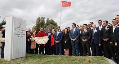 Bülent Ecevit'e gitti: Genel Başkanımızın ve Başbakanımızın huzurundayız