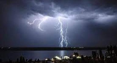 Çanakkale, İzmir, Aydın, Muğla saat verildi: Şimşekli bir gece olacak