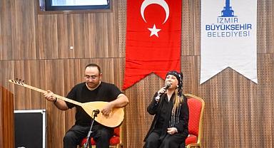 Huzurevi Bedia Akartürk’tün türküleri ile şenlendi