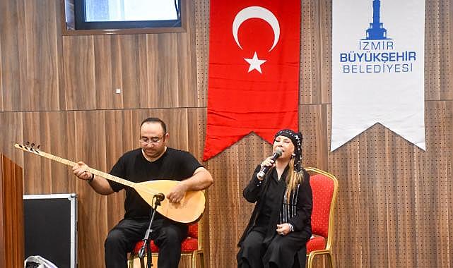 Huzurevi Bedia Akartürk’tün türküleri ile şenlendi