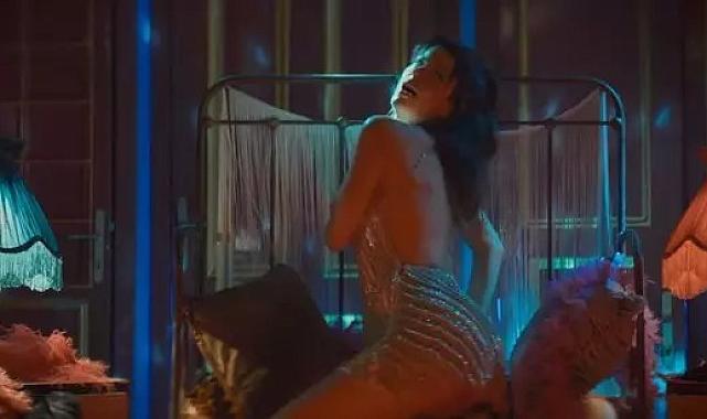 &quot;İstanbul İçin Son Çağrı&quot; filminde Beren Saat&#039;in orgazm sahnesi sosyal medyanın diline düştü