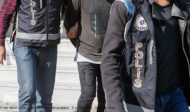 İzmir&#039;de terör örgütü PKK/KCK üyelerine destek verdiği suçlamasıyla 5 kişi yakalandı