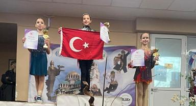 İzmirli sporcular gururlandırdı, buzdan üç madalya çıkardı