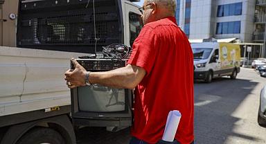 Karşıyaka’da “Elektronik Atıklar Tablete Dönüşsün” kampanyası sürüyor