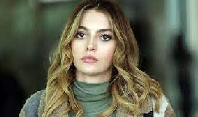 Melis Sezen iddialı tarzıyla adından söz ettirdi! Kıyafetinin her detayı olay