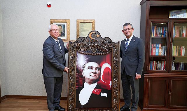 Selvitopu&#039;dan Özel&#039;e “hayırlı olsun” ziyareti