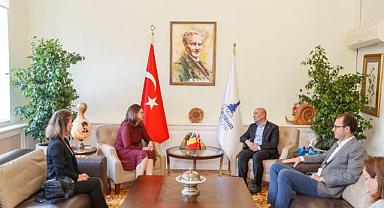 Soyer: İzmir’den Romanya’ya direkt uçuşlar için çalışacağız