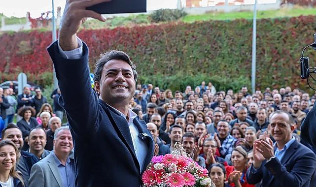 CHP Bayraklı Belediye Başkan Aday Adayı Ulaş Aydın, mesai arkadaşlarıyla vedalaştı