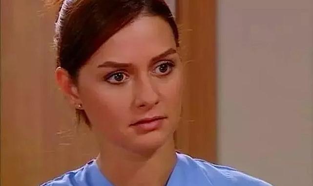 Doktorlar&#039;ın Ela&#039;sı Yasemin Özilhan üzerine yapışan elbisesi, yüzündeki değişim ve harcadığı parayla adından söz ettirdi