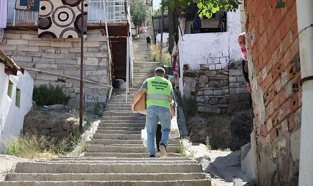 Gıda paketi, eşya desteği, beslenme kartı: Bayraklı&#039;da örnek dayanışma