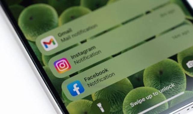 Google ve Apple hakkında skandal iddia: Herkesi gözetliyorlar