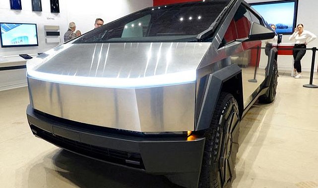 Kurşun geçirmiyor, drag yarışında rakip tanımıyor... Ama o bir kamyonet! Karşınızda Tesla&#039;nın &#039;yeni oyuncağı&#039; Cybertruck