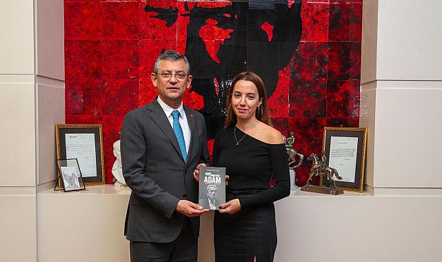 &quot;Rüzgâra Karşı Yürüyen Adam Kamer Genç&quot; Kitabevlerinde