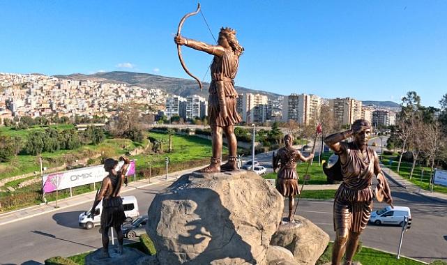 Amazon Kadın heykelleri Bayraklı’ya çok yakıştı