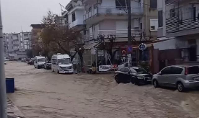 İzmir&#039;i sağanak vurdu!