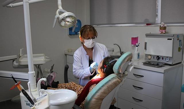 Karşıyaka'da bin 750 çocuk diş taramasından geçirildi