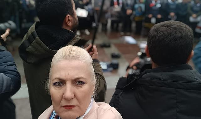 Konak Belediye Başkan Aday Adayı Derya Tüzen Gazeteci Meslektaşlarıyla Omuz Omuza