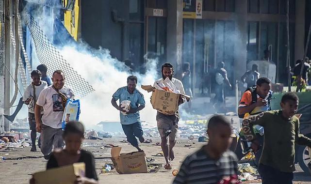 Polisler greve gitti ülke karıştı: 15 ölü