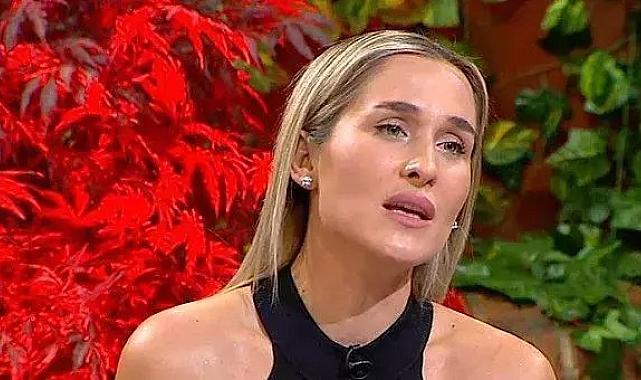 Survivor Ekstra yorumcusu Hanzade Durmuş, Sema Aydemir&#039;i tanımadığını söyleyince ortalık karıştı! &#039;Oraya oturmuş yamuk...&#039; diyerek sert çıktı