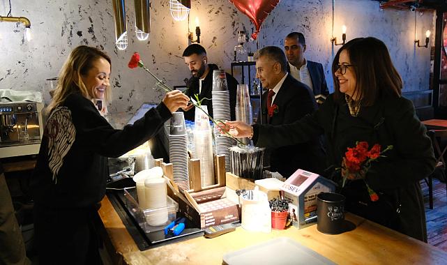 AK Parti&#039;li Tunç vatandaşla buluşmaya devam ediyor... &quot;Ben değil, ‘Karabağlar’ diyoruz&quot;